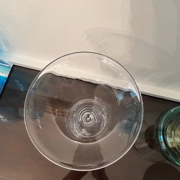 Colonial Williamsburg Restoration, Teardrop Vase CW 2V, Hand Blown Glass - Picture 5 of 10